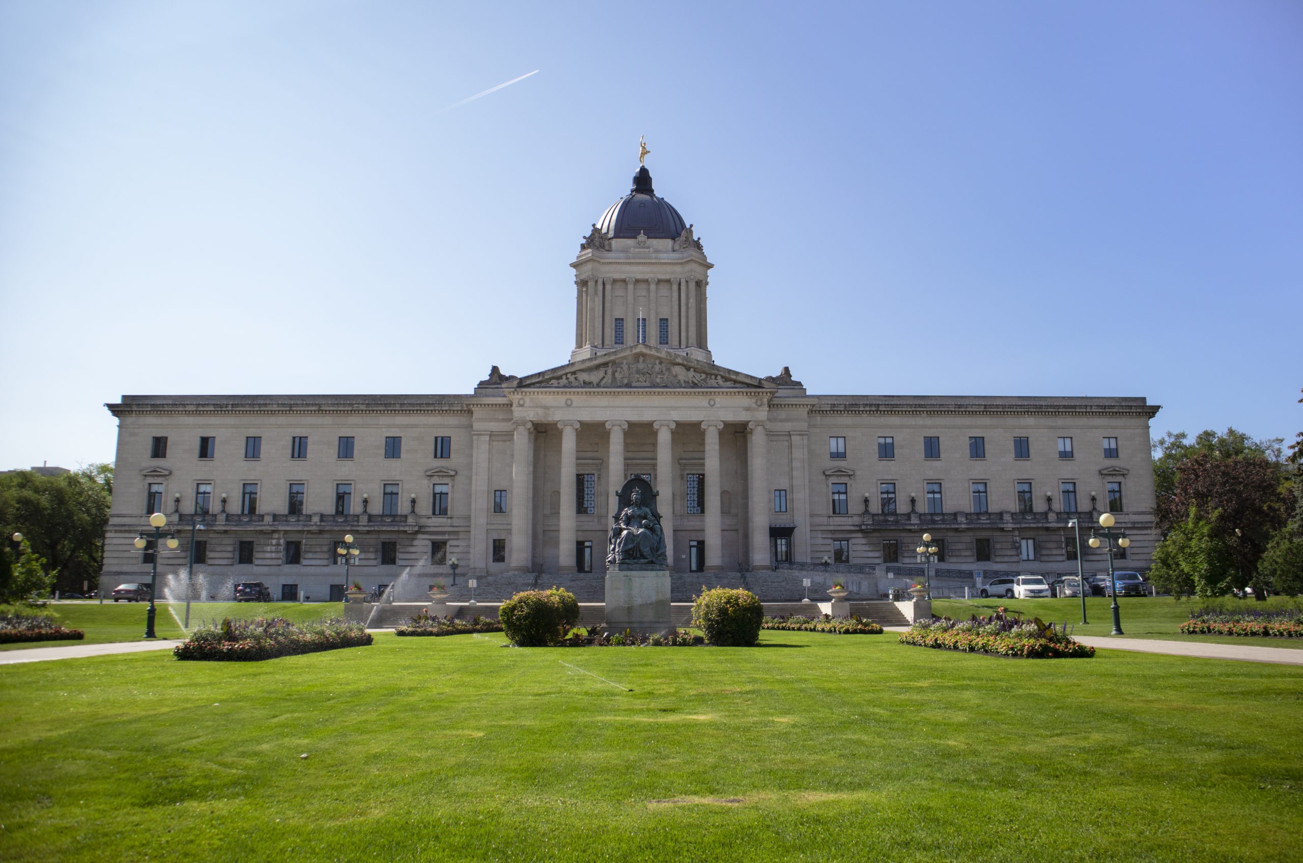 Manitoba_Legislative_building_exterior_Wikipedia-scaled
