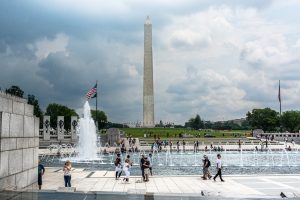 World War II Memorial National und das Washington Monument im Hintergrund. Foto: Flora Jädicke