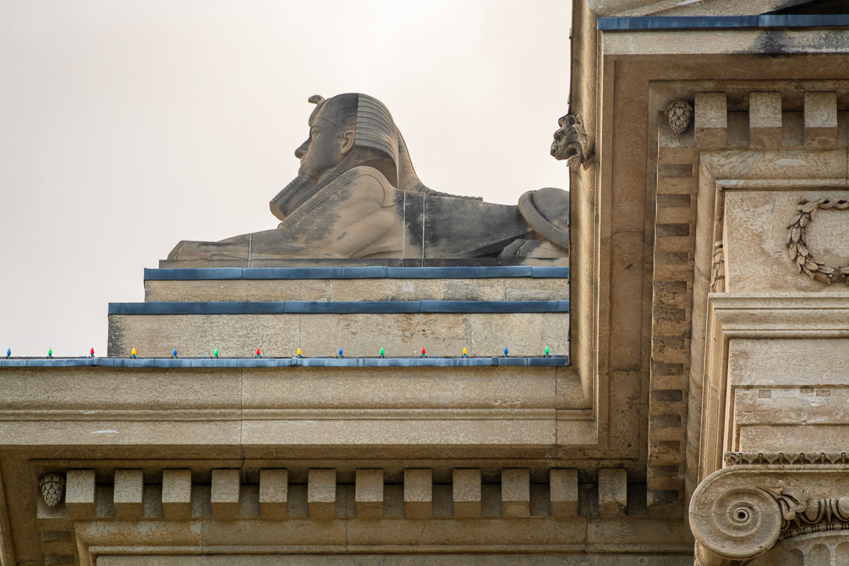 Die Sphinxen blicken nach Osten und Westen. In der agyptischen Mythologie symbolisieren sie die auf- und untergehende Sonne. Foto: Flora Jädicke