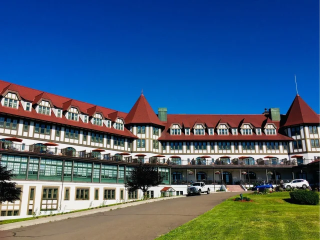The Algonquin one of the famous and fine hotels along the cost of New Brunswick. Excellent food and wonderful views into the small cost village and gardens.